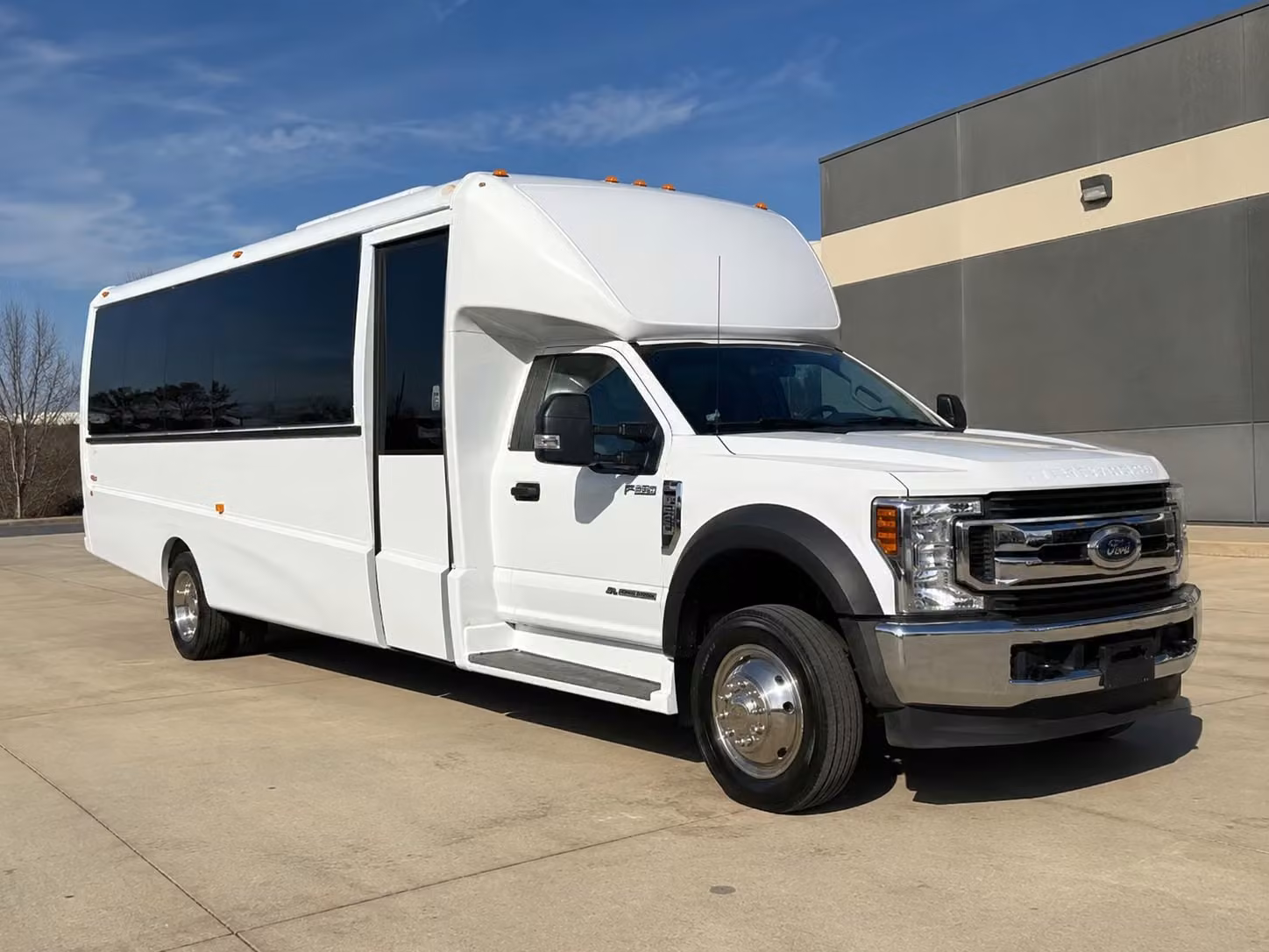 rockville 20 passenger minibus rental